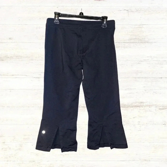 Lululemon Sz: 10 Style: Wide Leg Cropped Color: Black - Picture 2 of 3